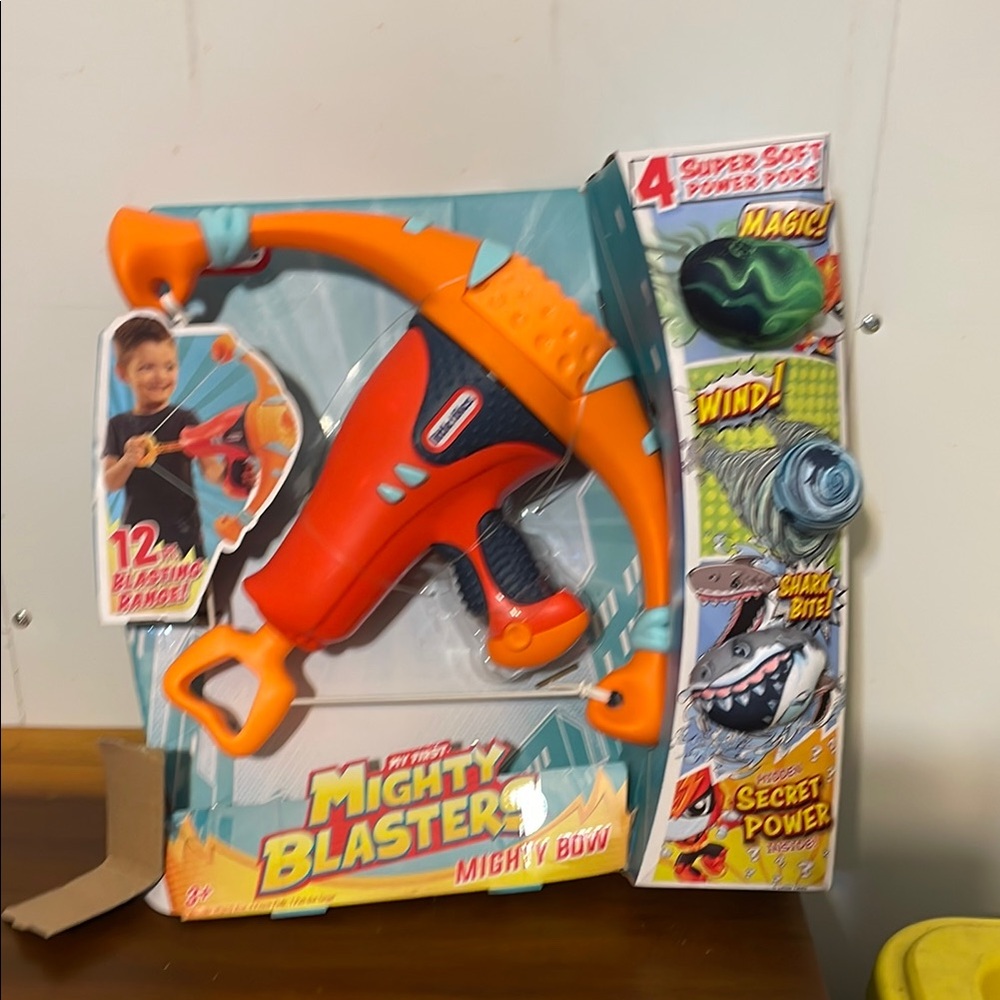 🎉NEW! Red and Orange Action Figure Power Blaster
